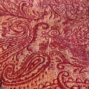 Luxurious Red and Gold Paisley Pattern
